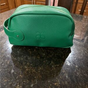 Arbonne Emerald Toiletry Bag NEW.